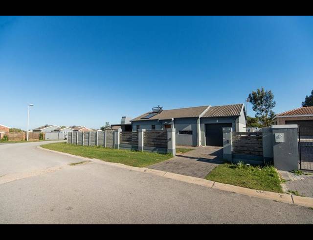 3 BEDROOM HOUSE FOR SALE IN FAIRVIEW